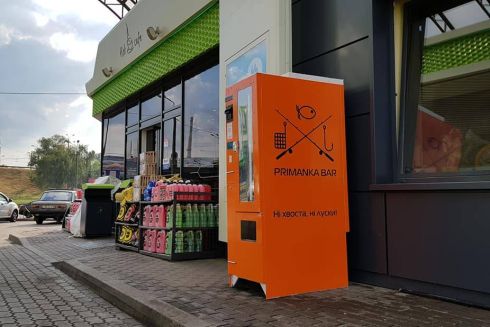 У Києві з'явились автомати для продажу приманки