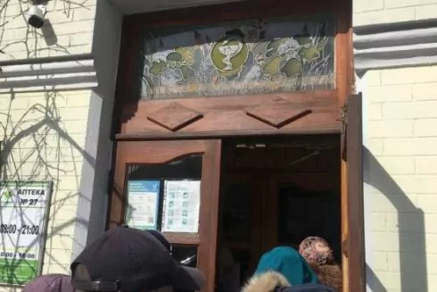 Столітні двері аптеки на Хмельницького відреставрувати неможливо. Їх відтворять за оригінальним кресленням