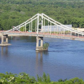 В Киеве обвалилась часть Пешеходного моста на Труханов остров