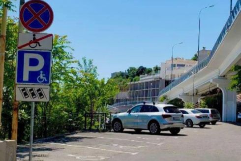 В Одесі облаштували паркувальний майданчик для людей з інвалідністю: фото