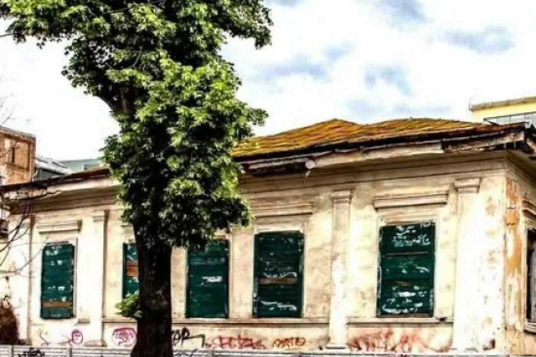 Прокуратура вимагає від власника укласти охоронний договір на будинок XIX століття на Подолі