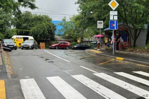 У Голосіївському районі облаштували інклюзивну зупинку