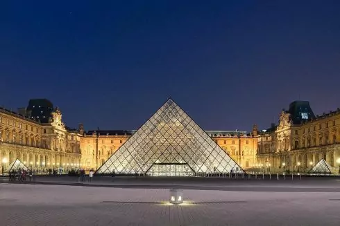 Переможець конкурсу Airbnb і Лувру зможе провести ніч у музеї