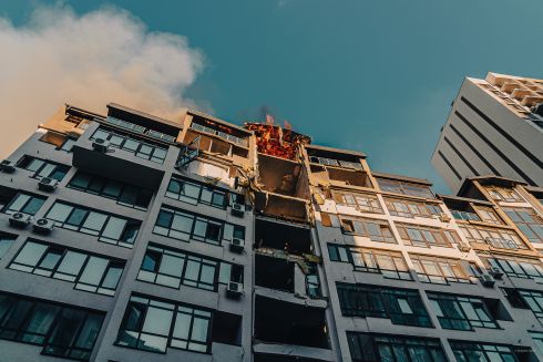 По Києву завдали ракетних ударів: влучило у житловий будинок у Шевченківському районі