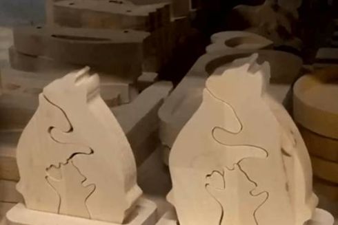 Захисник з Київщини заснував екостудію “Funny owls”, де створює унікальні іграшки та інші вироби з дерева