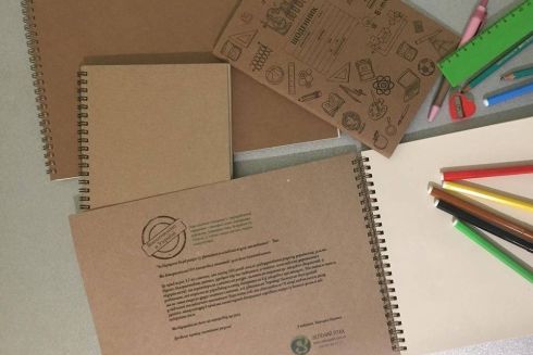 Проект «Зелений птах» выпустили блокнот и альбом из переработанных бумажных стаканчиков