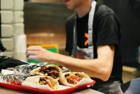 Фудкорт &laquo;Бiльше, ніж їжа&raquo;: 7 видов шавермы с томленым мясом в Вишневом