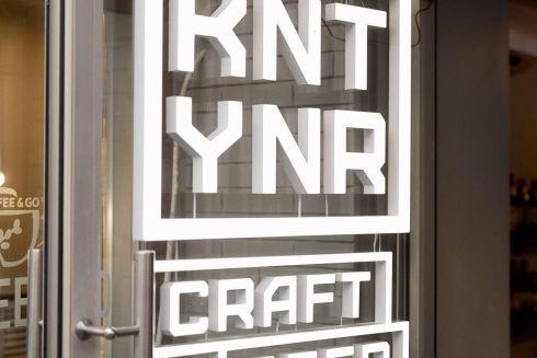 Вблизи Майдана открылся пивной магазин-бар Konteyner