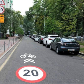 У Києві облаштували першу в Україні спільну дорогу для мотоциклів та велосипедів