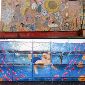 У Києві демонтували панно на стіні дитячої поліклініки
