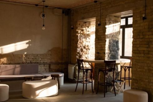 На Подоле открыли магазин подержанных и редких книг «Плекай» с крафтовым пивом