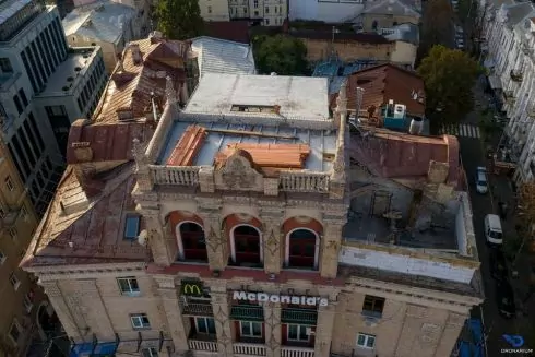 Фото. Что внутри незаконной постройки на Майдане