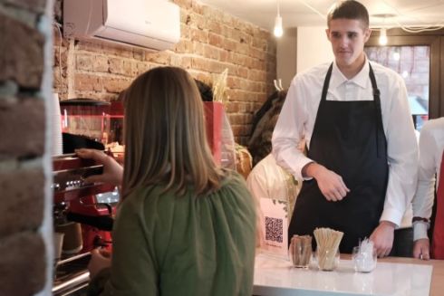 В Черновцах открыли инклюзивную кофейню, где угощают за благотворительные пожертвования