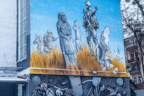 В Киеве создали мурал-инсталляцию, посвященный украинским защитникам