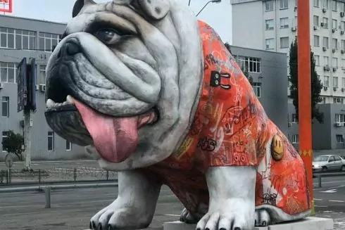 На &laquo;Почайній&raquo; відкрили скульптуру бульдога