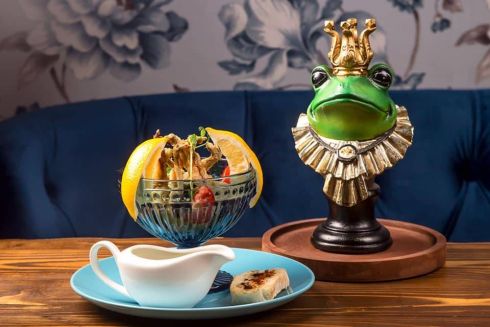 На Саксаганського відкрився ресторан альтернативної історії «ЛяГушка по-київськи»