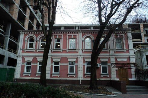 Возле метро «Палац »Украина" снесли усадьбу ХІХ века