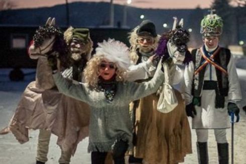 На Подоле проведут благотворительный обряд вождения козы: собранные средства пойдут на ВСУ