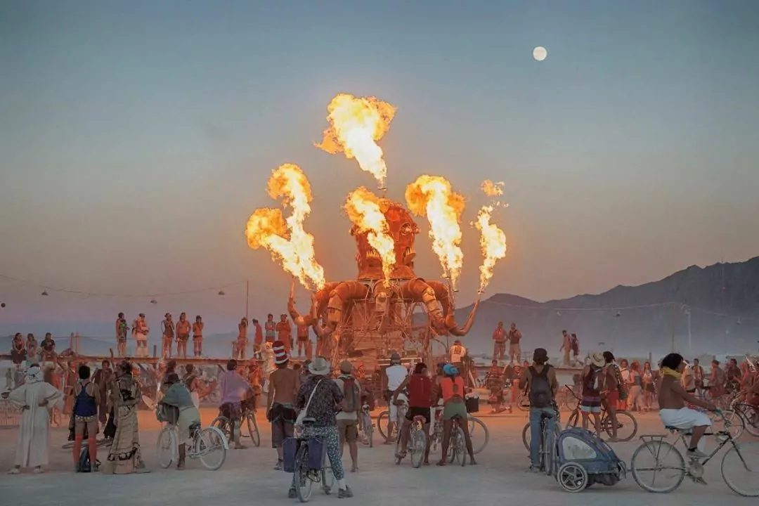 Фестиваль Burning Man покажет документальный фильм Art On Fire онлайн