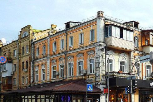 Киянина судитимуть за незаконну прибудову до історичної будівлі на Подолі