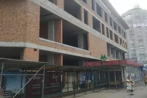 Забудовник обіцяє відремонтувати перехід на Оболоні, де обвалилася плитка