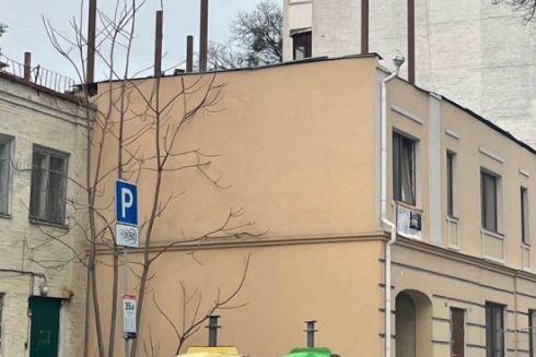 На крыше исторического здания на Франко возобновили строительство