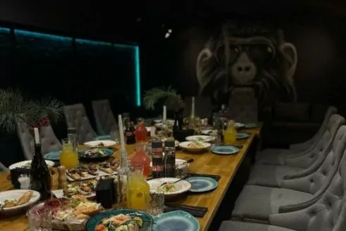 У центрі Києва відкрили ресторан і лаунж-бар Fat Monkey із живою музикою та діджей-сетами