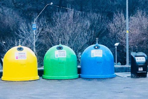 В Киеве установили новые контейнеры для сортировки мусора