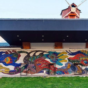 Владельцы ресторана «Вітряк» сохранили мозаику 70-х годов
