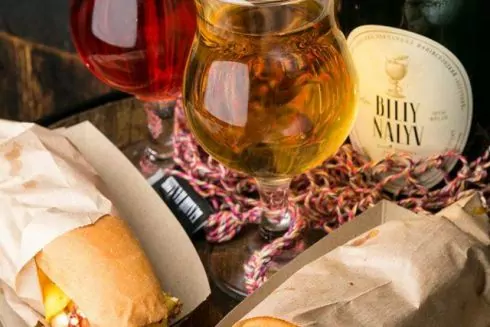 На КПІ відкривається &laquo;Білий налив&raquo; з устрицями і хот-догами