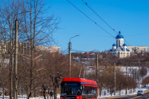 У Чернівцях почав курсувати перший енергоощадний тролейбус Solaris Trollino