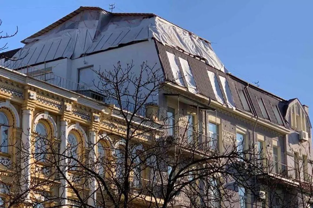 В историческом доме на Антоновича появилась незаконная надстройка