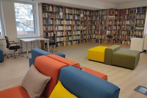 На Троещине открыли обновленную детскую библиотеку