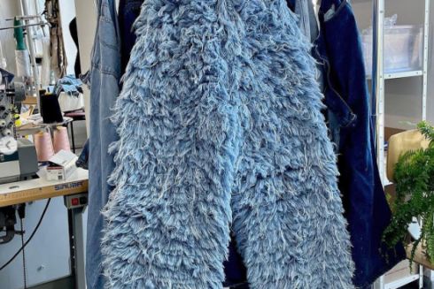 Український бренд KSENIASCHNAIDER здобув міжнародну нагороду PETA Vegan Fashion Award за веганські джинси