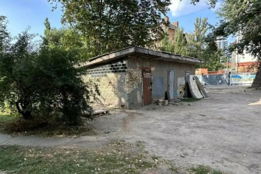 На Печерську хотіли звести багатоповерхівку на місці пункту вторсировини