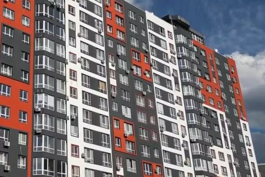 В Ірпені відновили найбільшу багатоповерхівку, пошкоджену російськими обстрілами