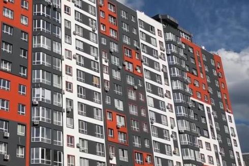 В Ірпені відновили найбільшу багатоповерхівку, пошкоджену російськими обстрілами