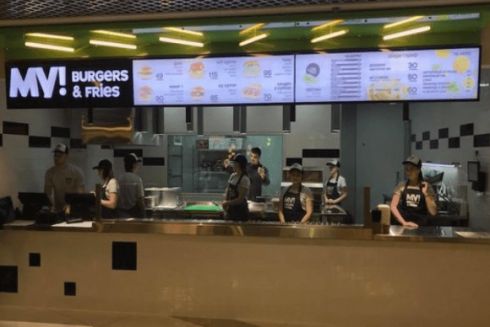 В Gulliver открылась точка с бургерами, разработанная Женей Михайленко