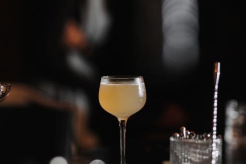 На Великій Васильківській відкрили бар mother із коктейлями, органічними винами і домашньою комбучою