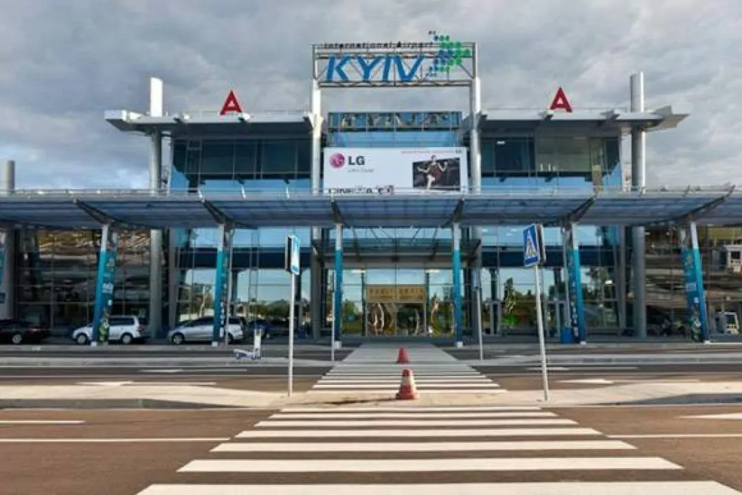 Аеропорт &laquo;Київ&raquo; скасував усі рейси до 17 червня