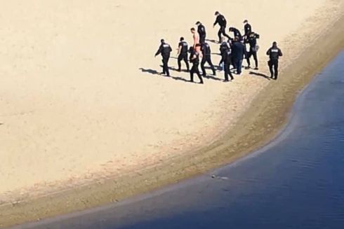 Полиция задержала киевлянина, который переплыл Днепр, чтобы попасть в Гидропарк