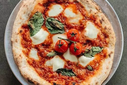 На Театральной открылась пиццерия с сицилийскими пирогами Pie Spot Bakery