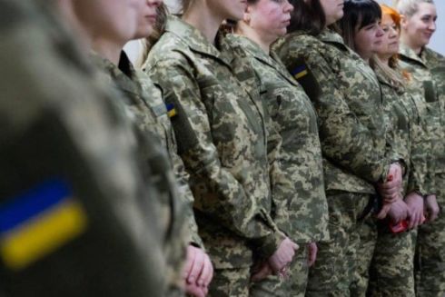 Військовослужбовиці ЗСУ вперше отримали жіночу військову форму