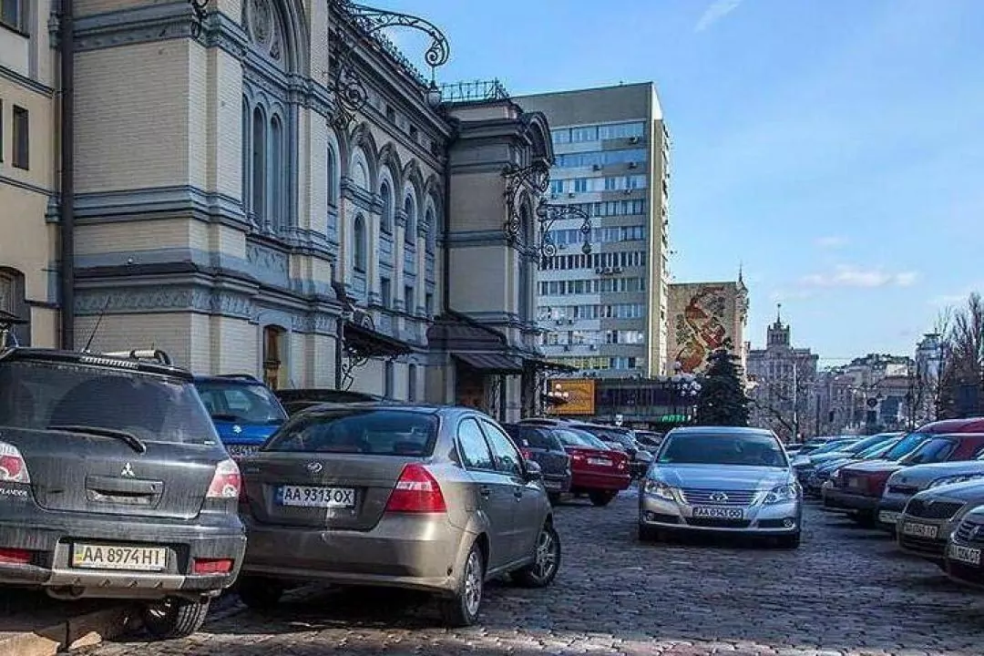За паркування біля житлових будинків поки що не братимуть гроші - КМДА