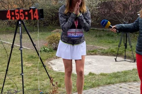 Основательница bit.ua пробежала марафон вокруг своего дома, чтобы собрать деньги для украинских врачей