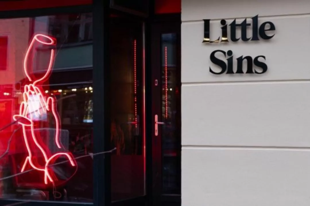 Українці відкрили в Берліні гастробар Little Sins з устрицями й хот-догами