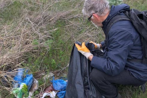 71-летний голландец убрал мусор с побережья под Одессой