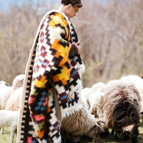 До холодної зими: 10 українських брендів килимів, пледів та ковдр