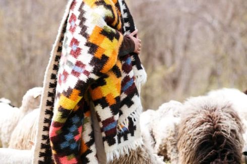 До холодної зими: 10 українських брендів килимів, пледів та ковдр