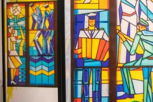 У Львові відкрили фотовиставку маріупольських вітражів &ldquo;Обережно Крихке!&rdquo;: фото